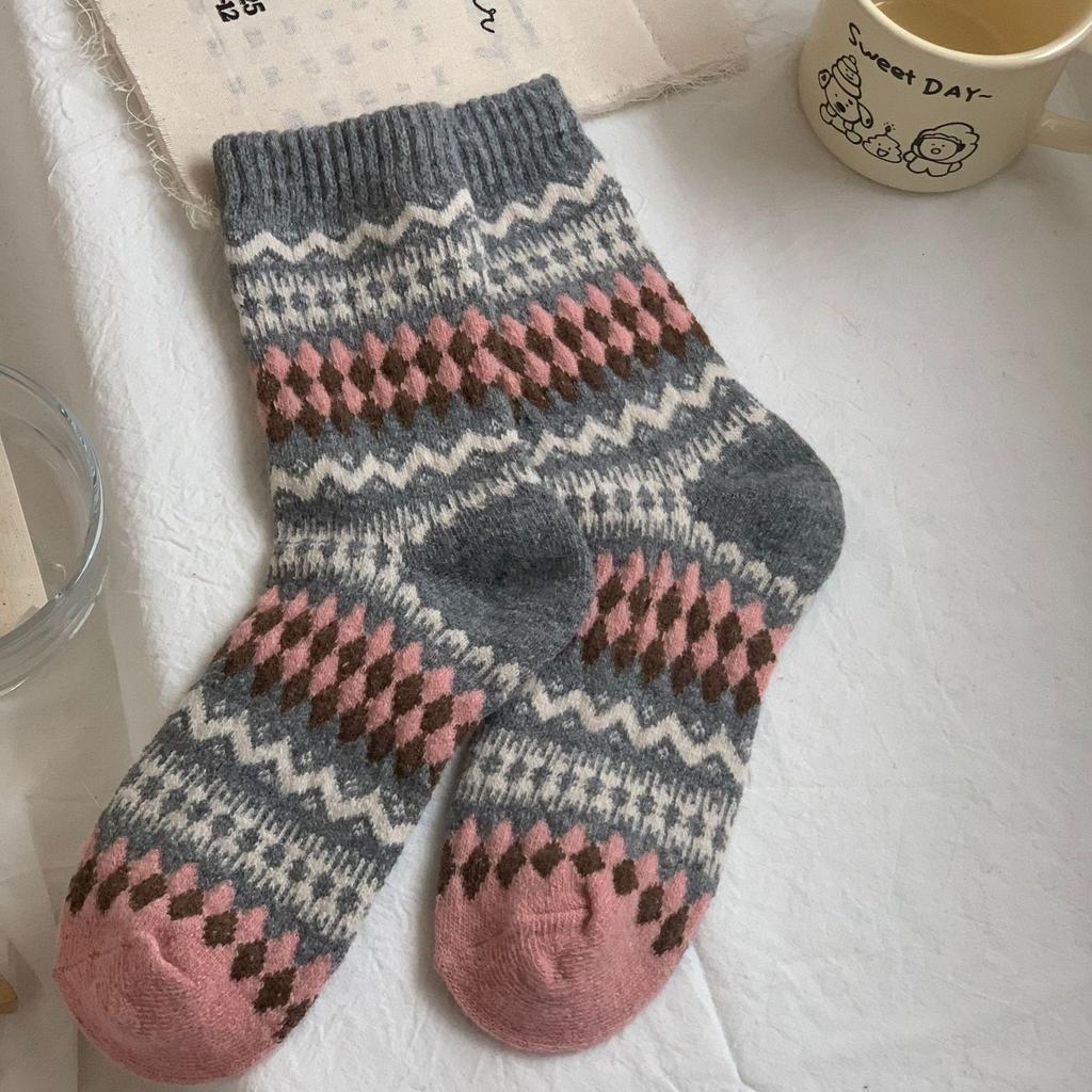 Women's Retro Fair Isle Wool Socks - Ethnic Style, Warm, Mid-Calf, Perfect for Autumn/Winter