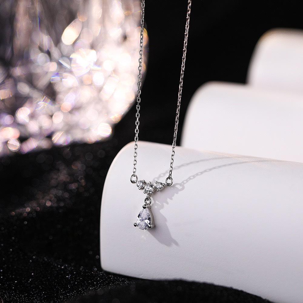 Women's S925 Sterling Silver Water Drop Pendant Necklace - Minimalist Zircon Design Clavicle Chain