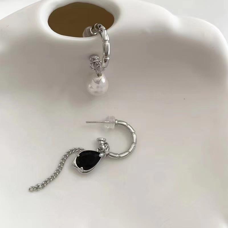 2023 koreanische Partei Schwarz und Weiß Anhänger Ohrringe Mädchen Charme Elegante Temperament Mädchen Party Ohrringe Vielseitige Ornamente