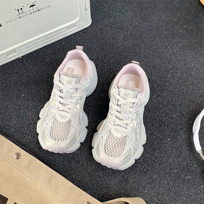 

Популярные кроссовки папы для девочки 2025 весна и осень новые на толстой подошве дышащие универсальные сетчатые легкие повседневные кроссовки для бега 40