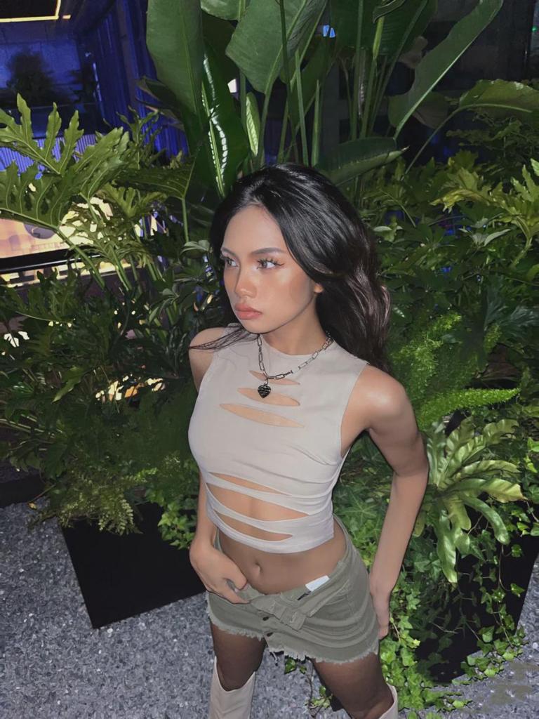 2023 Summer European-American Style Solid Color High Elastic Hollow Vest Crop Top for Women