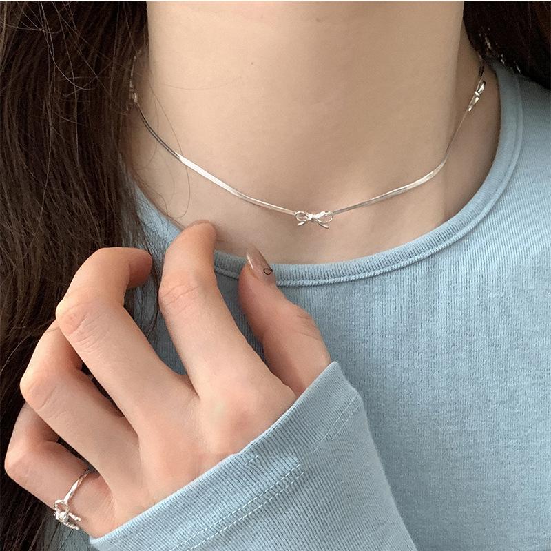 Bow Snake Bone Chain Women's Niche Design High-end Necklace 2025 New Neck Chain Cold Wind Jewelry