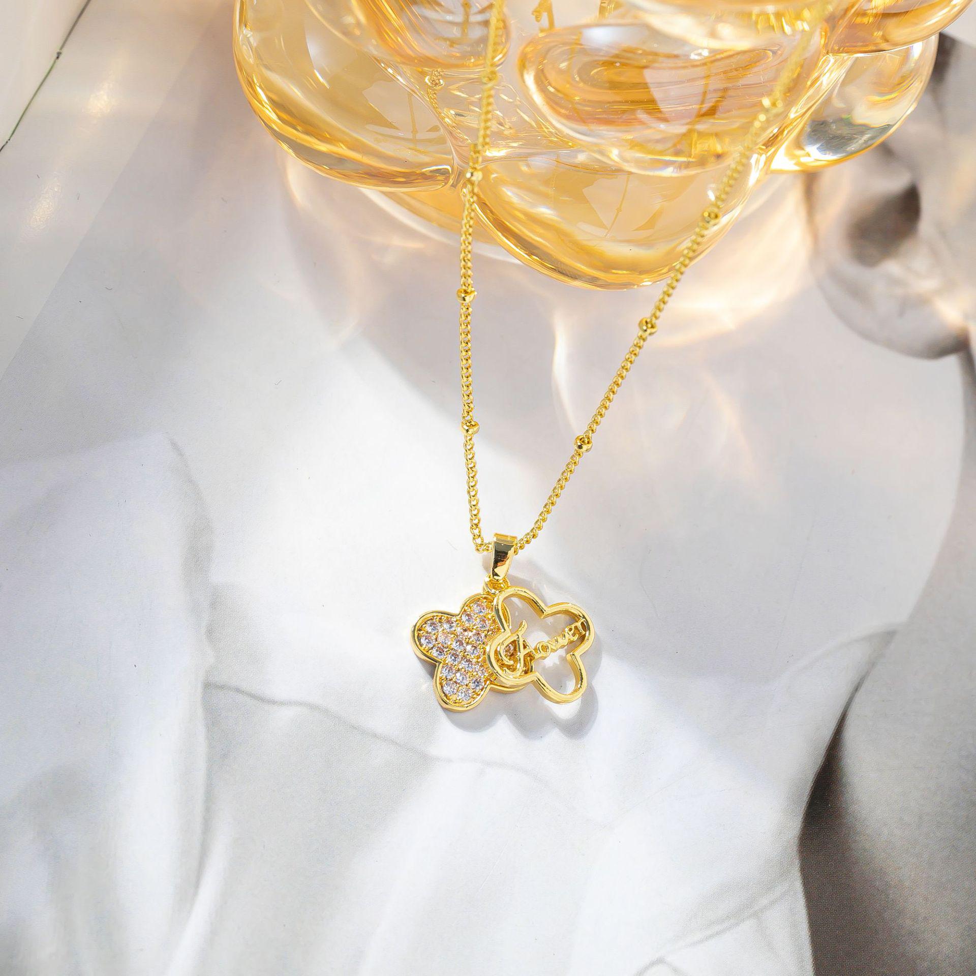 French-Inspired Clover Clavicle Necklace - Versatile, High-End, Elegant Aesthetic, Luxurious, Unique Style