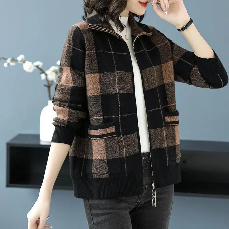 Women's 2025 Knitted Cardigan Popular New Autumn and Winter Versatile Zipper Plaid Jacket Western Style