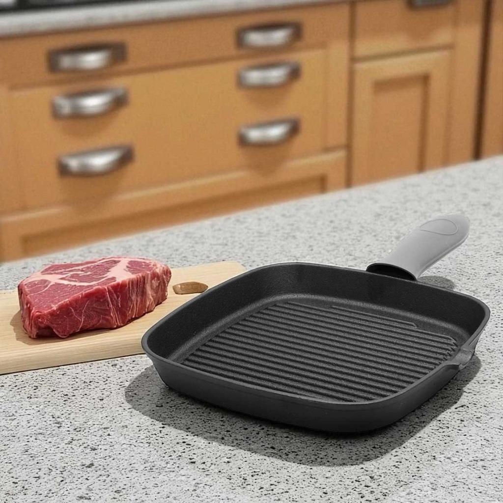 PATELNIA GRILLOWA ŻELIWNA 24cm Z SILIKONOWĄ NAKŁADKĄ 2668