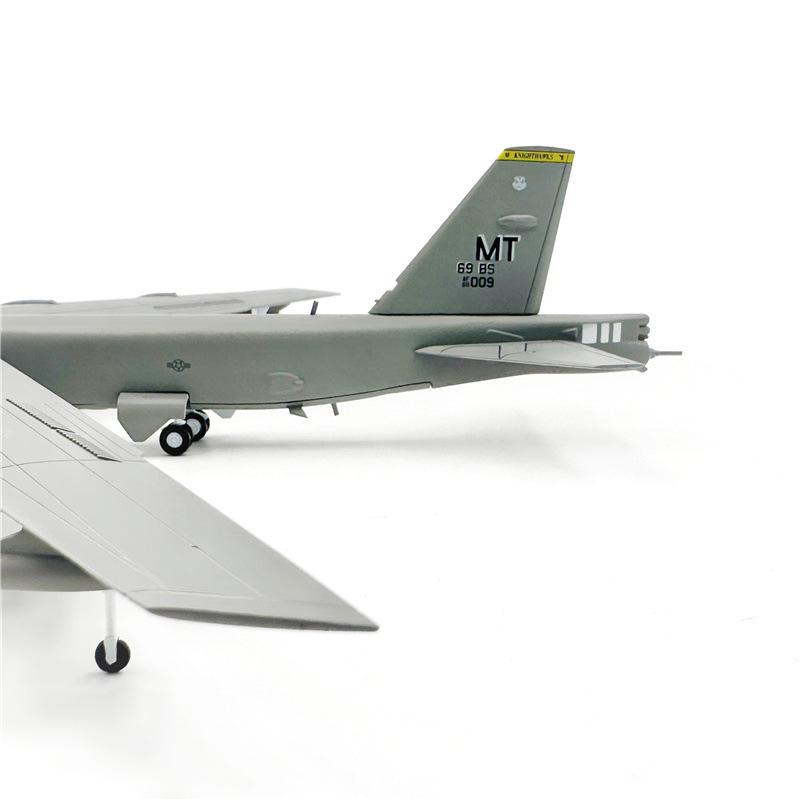 1/200 B-52 Stratofortress Long-Range Bomber Model Ornament