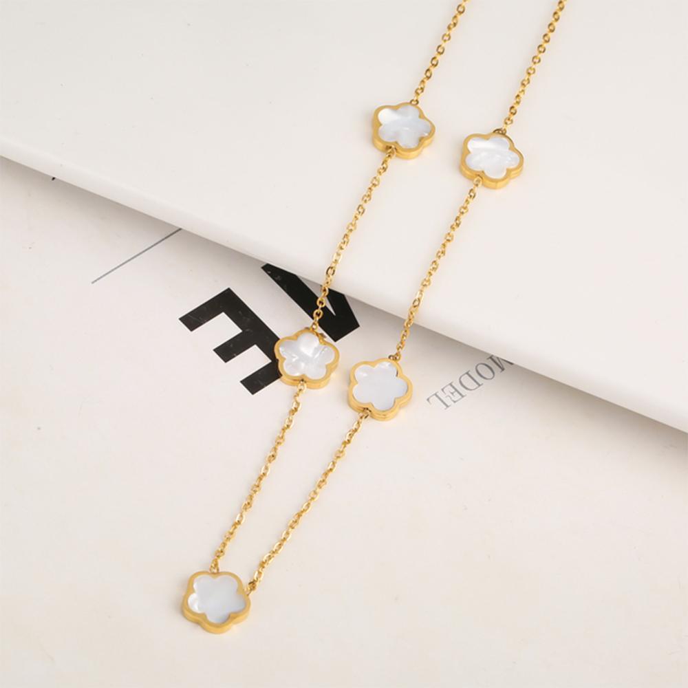 2023 New Stainless Steel Five-Leaf Flower Necklace Simple Fashion Pentagram Necklace Charming For Woman Party Zircon Daily Wear