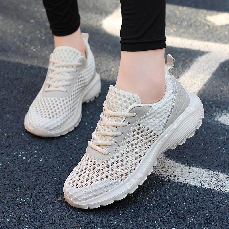 Summer new black thin sports shoes hollow breathable mesh shoes not tired feet non-slip shoes