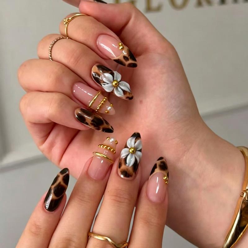 Cross-border 3D 3D wearable nail tips, light luxury leopard print floral nail art, golden almond nails, fake nails, 24 pieces wholesale