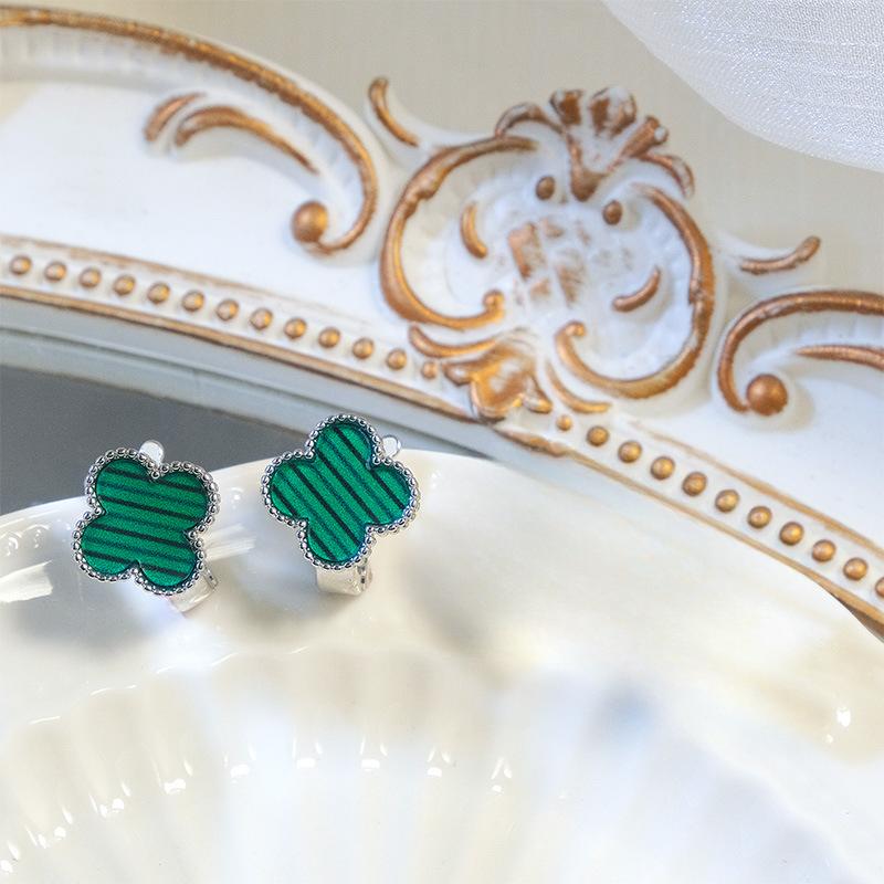 Fashion Earrings Simple Sweet Fresh Exquisite Lucky Four-leaf Clover Earring Buckle Temperament Female Earrings