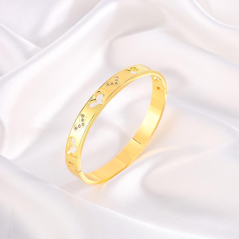 Love Hollow Opening Women s Fashion High-end Bracelet 17CM