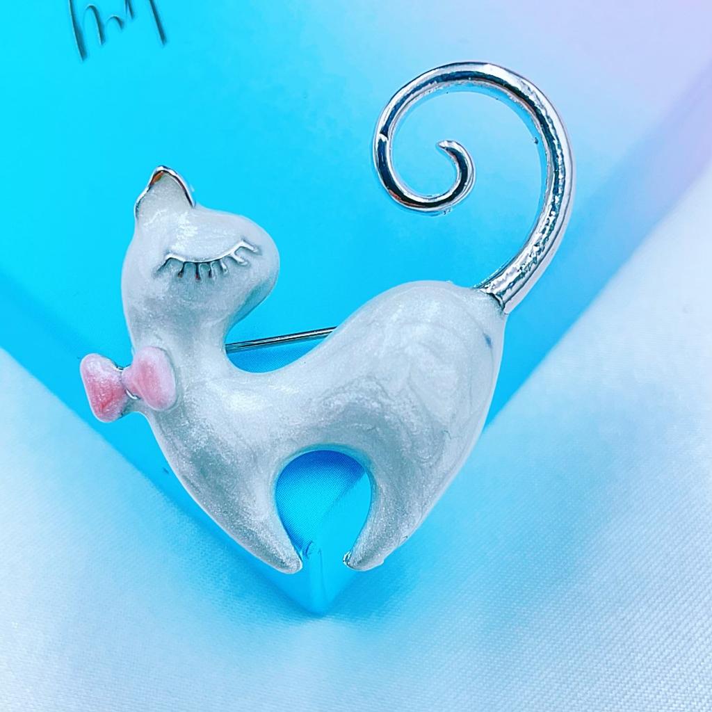 Cute Cat Brooches Metal Enamel Animal Brooch For Women's Clothes Backpack Pins Gifts