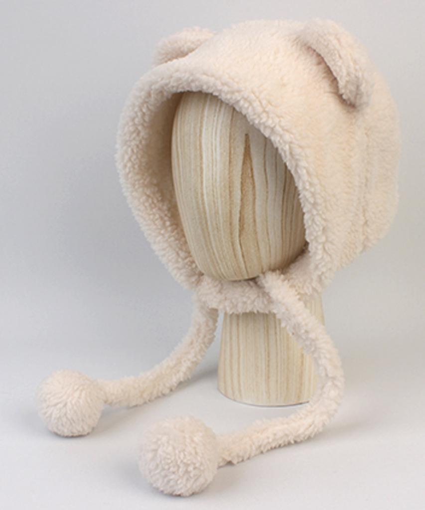 Yunibeosyeolkemiseuteuli Bear Bold Fleece Ivory Bonnet Hat