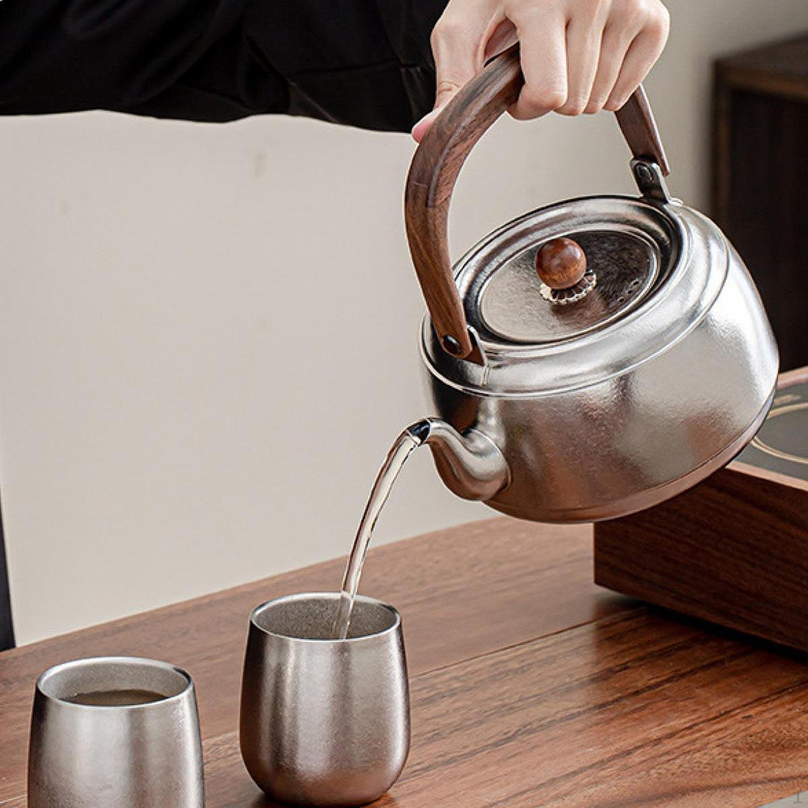 

Портативный титановый чайник для электрических керамических плит. Идеальный чайник для активного отдыха на свежем воздухе. 800ml