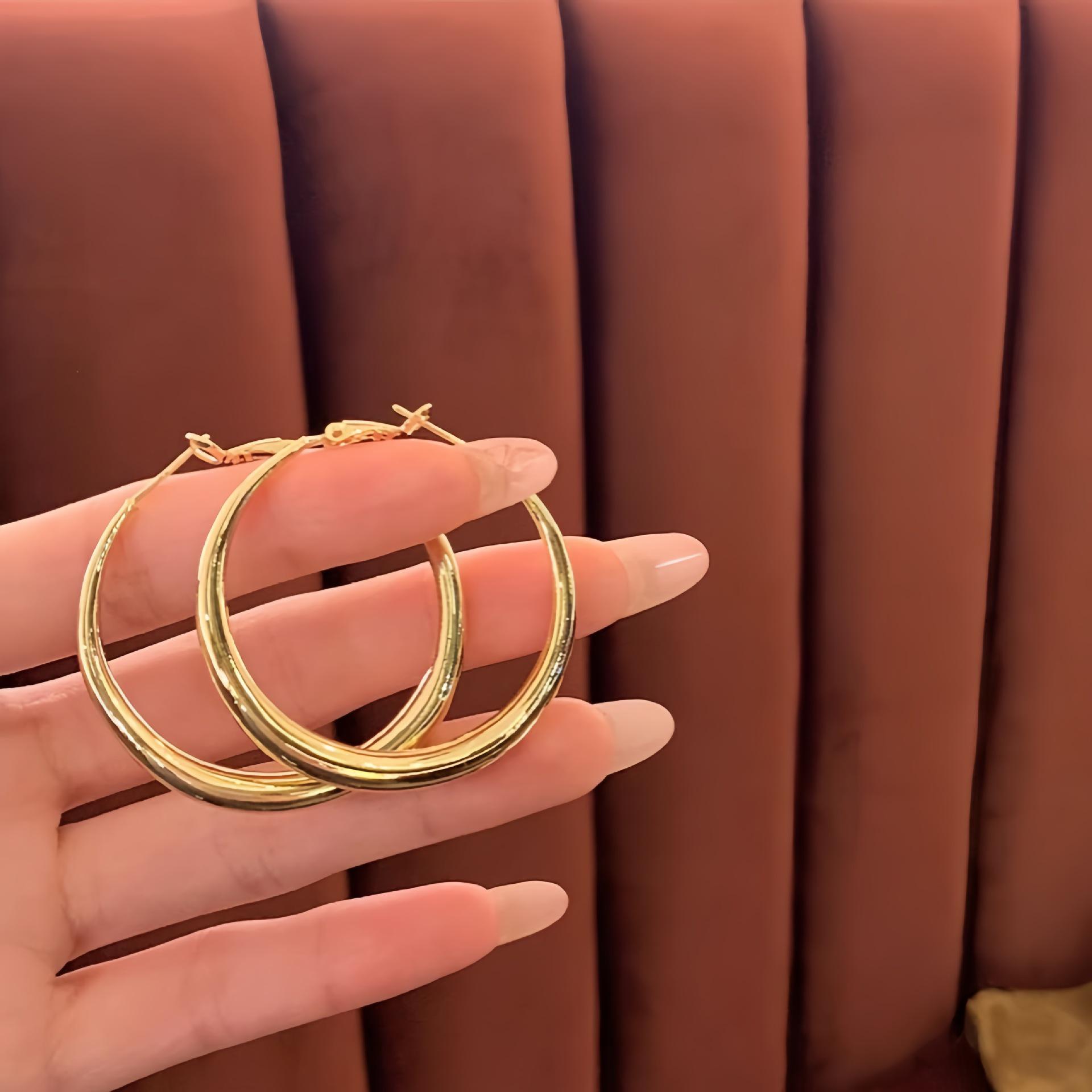 

Массивные серьги-кольца из стерлингового серебра 925 пробы: Европейский и американский стиль, Минималистичные преувеличенные подвески, Тренд на крупные круглые украшения