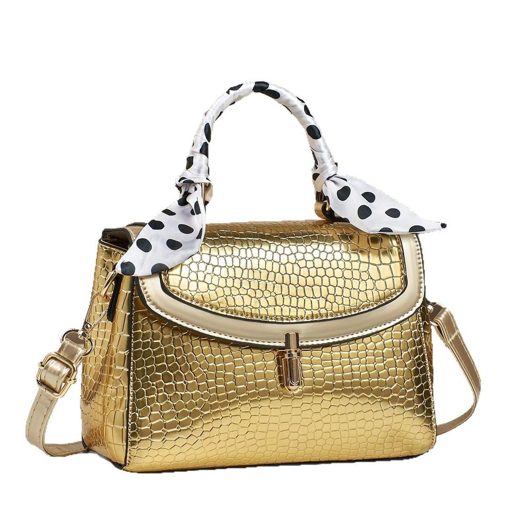 The Latest Trendy Style Japanese and South Korean Crocodile Print Female Hand Complete Shoulder Crossbody Saddle Bag Casual Crossbody Bag Trend