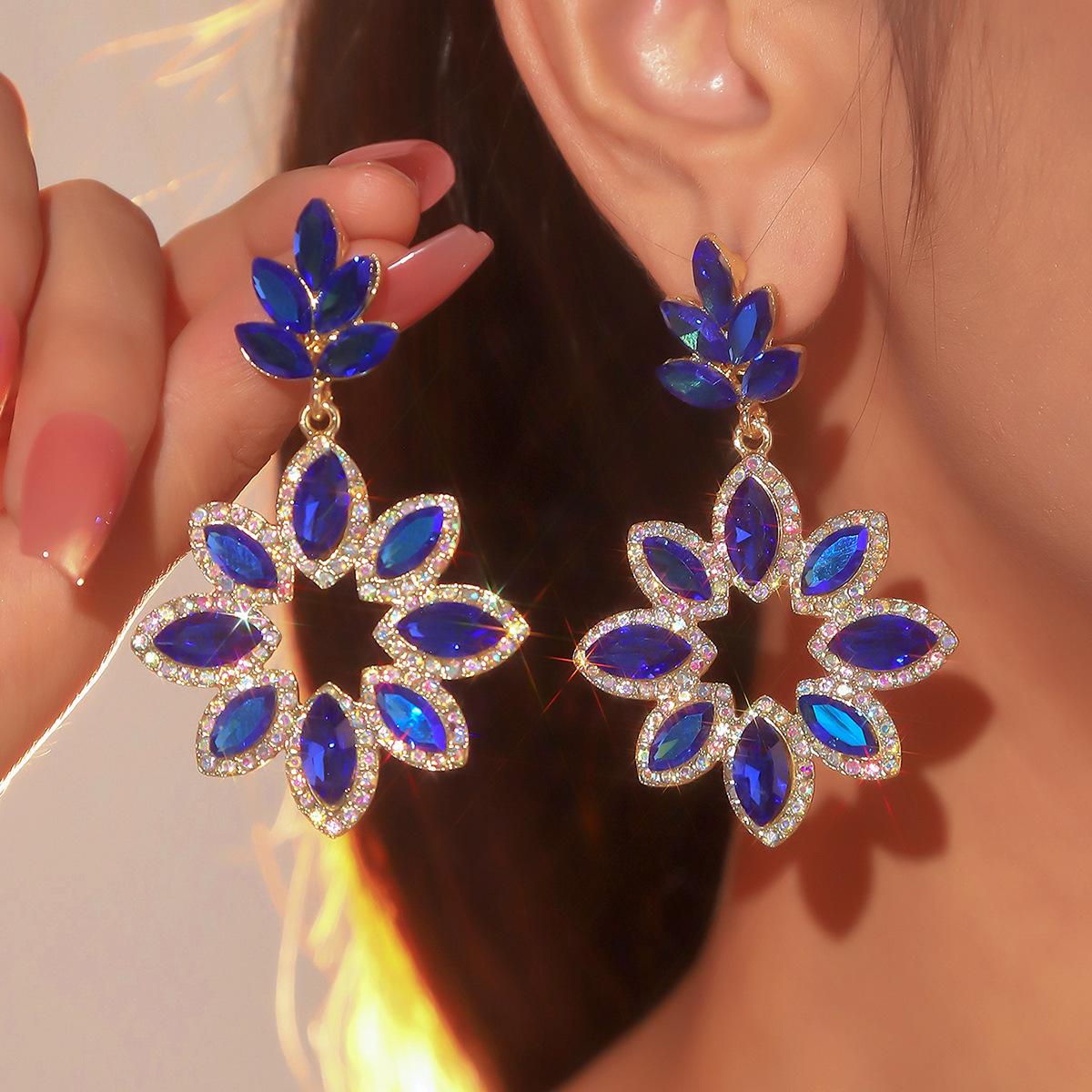 

European & American Fashion Rhinestone Flower Stud Earrings for Women