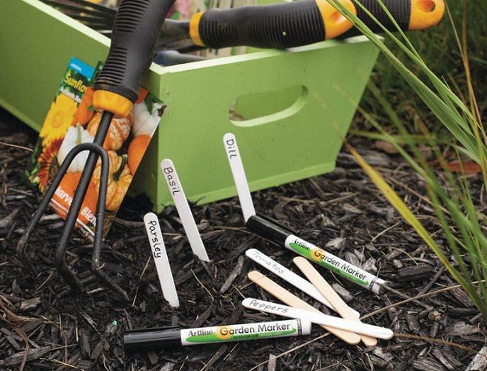 Toma Permanent Marker For Gardeners And Carpenters Artline Black Ek-780