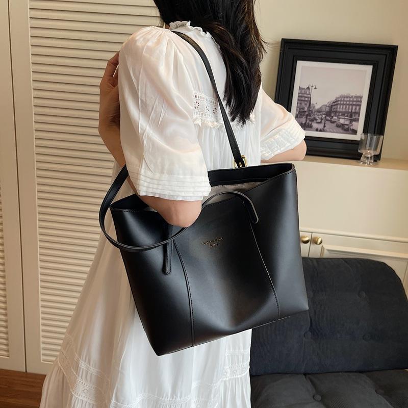 Premium sense large capacity shoulder tote bag women's 2025 new trendy summer fashion texture versatile messenger bag