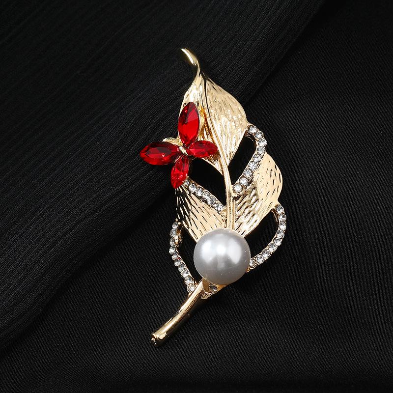 

Design sense leaf butterfly pearl brooch niche temperament high-end crystal pin suit clothes corsage accessories women