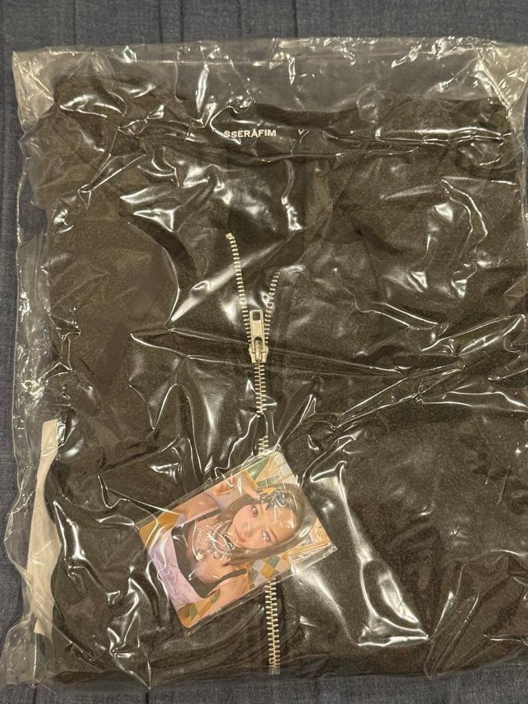 [USED] LESSERAFIM GR8 Collaboration Zip-up Hoodie, Size XL