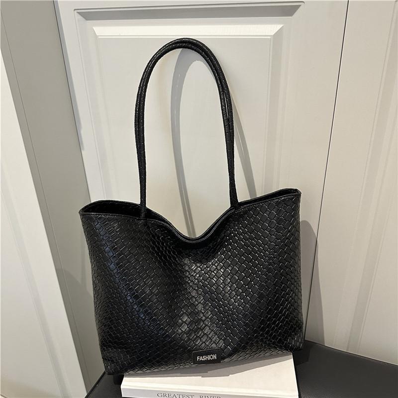 2025 Trend Woven Pattern New Fashion Casual Large Capacity Solid Color Textured One Shoulder Underarm Tote Bag Women