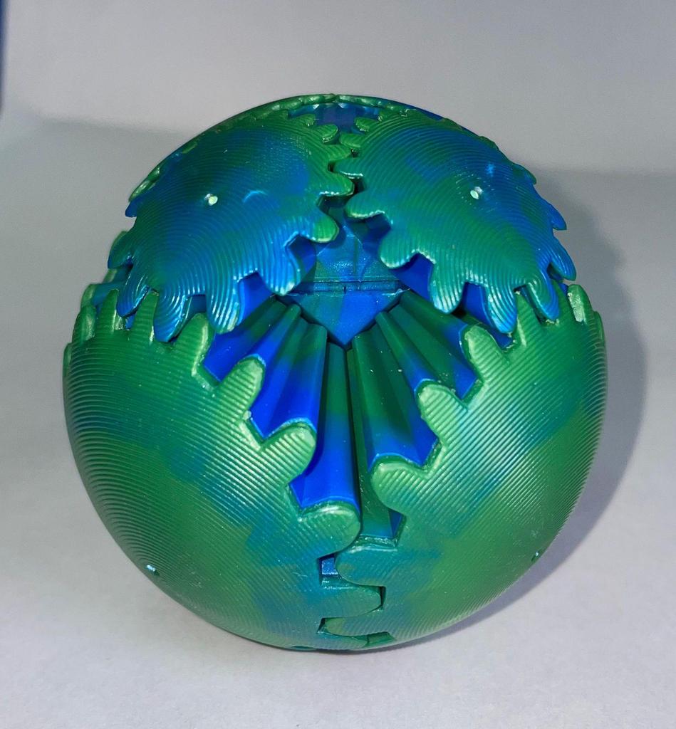 3D Colorful Gear Ball Figurine: Rotating Creative Toy for Kids