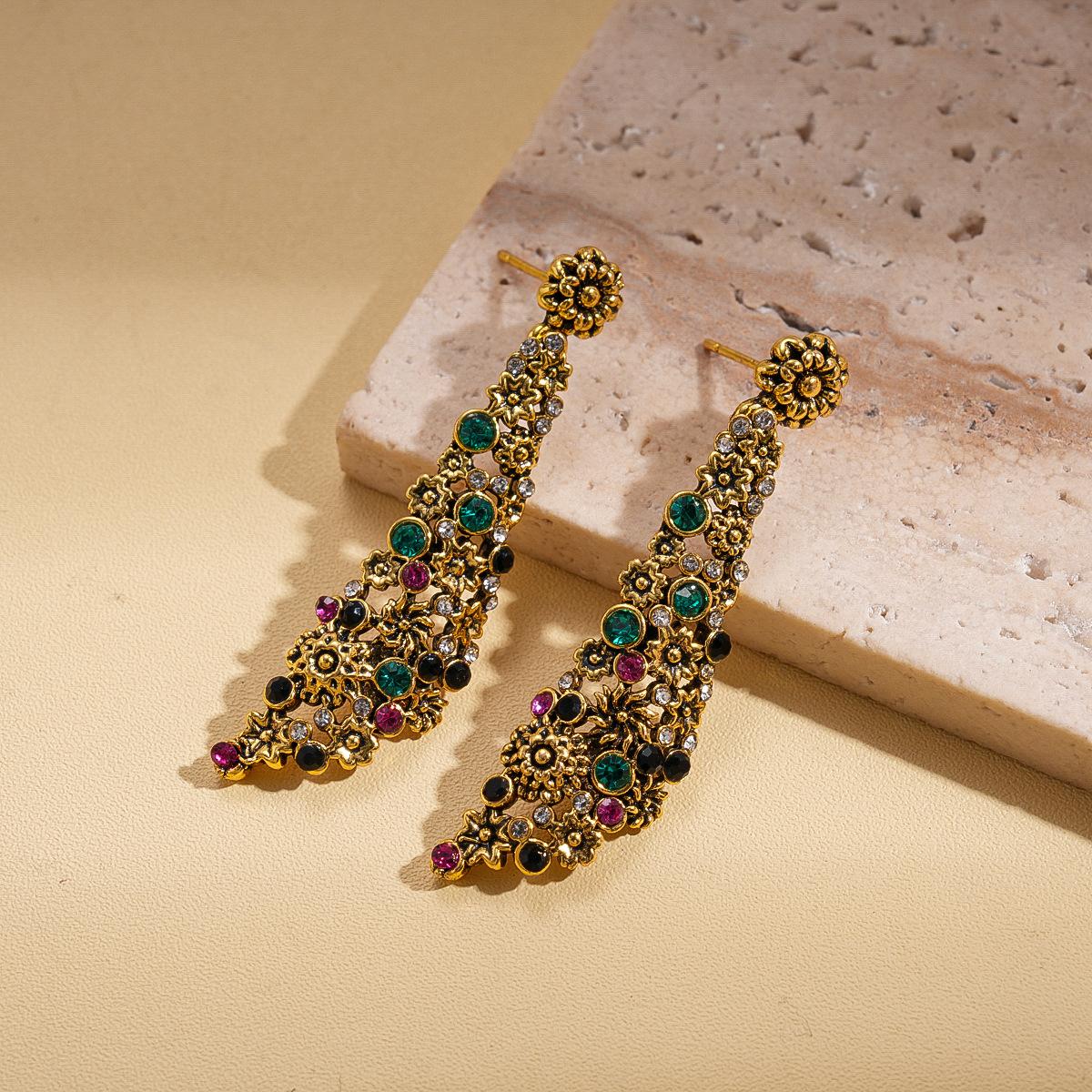 European, American and medieval style imitation pearl beaded diamond flower necklace light luxury niche collarbone chain personalized high-end