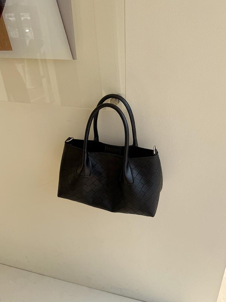 

Нишевый дизайн сумка-ведро женская лето 2025 новая трендовая модная сумка-мессенджер универсальная плетеная корзина чёрный