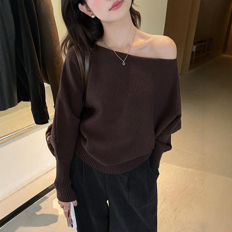 Khaki Off-Shoulder Knitted Sweater: Women's Early Autumn Versatile Style