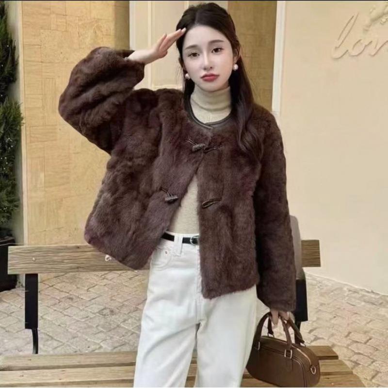 

Короткая пушистая куртка средней длины с роговыми пуговицами для женщин, осенне-зимняя, меховая, модная, утолщенная, теплая кофта L recommends 120-67.5kg темно-коричневого