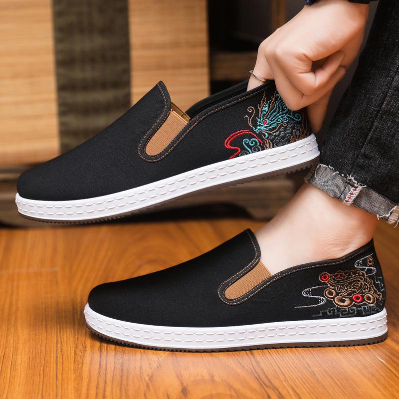 2025 Frühling neue Herrenschuhe bestickt nationaler Stil Herrenstoffschuhe bequem und atmungsaktiv vielseitig weiche Sohle weiche Oberfläche Freizeitschuhe