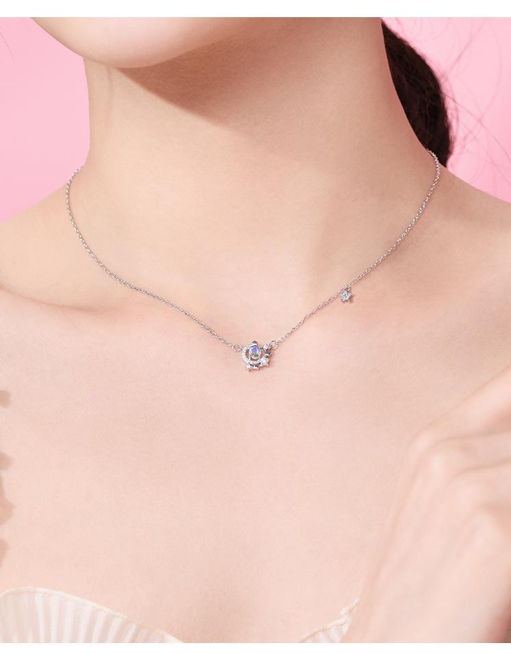 Exquisite Star and Moon Necklace: Women s High-End Summer Pendant with Versatile Design
