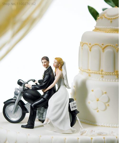 Arrival Wedding Romantic Bride and Groom Toppers Couple Figurine Marriage Funny Cake Topper for Wedding Cupcake Decoration