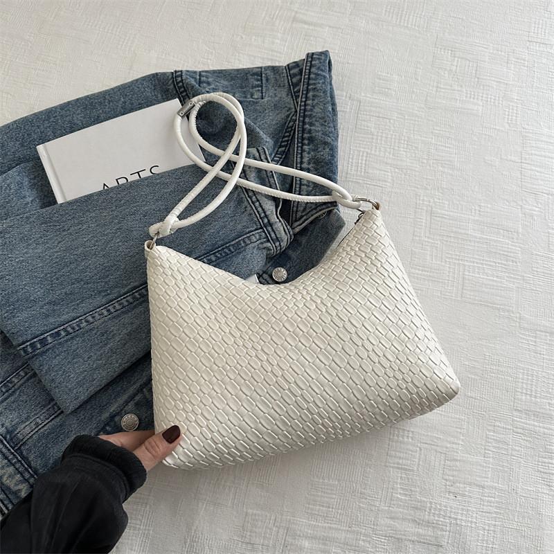 Vintage Chic Underarm Bag Female 2024 New Spring Personality Tote Bag Small Niche Crossbody Shoulder Bag