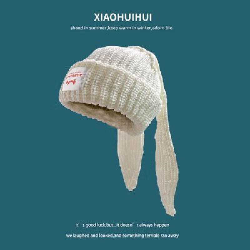 Wintermütze für Damen im koreanischen Stil mit gestrickten Katzenohren, Hip-Hop-Design und warmem Pullover mit Schriftzug, wie von Influencern getragen.