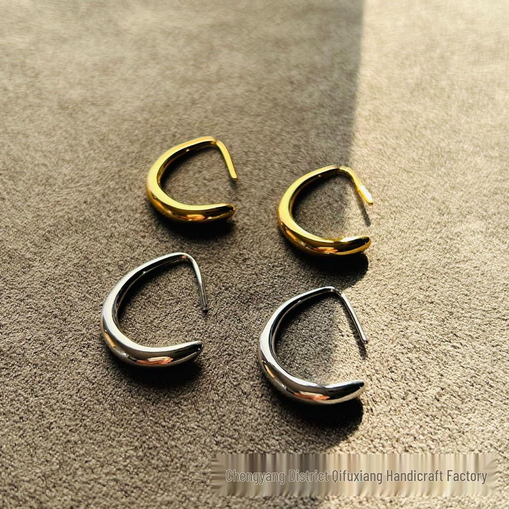 Gold Retro Temperament Stud Earrings for Women - 2024 Spring/Summer Trendy Light Luxury Niche Design
