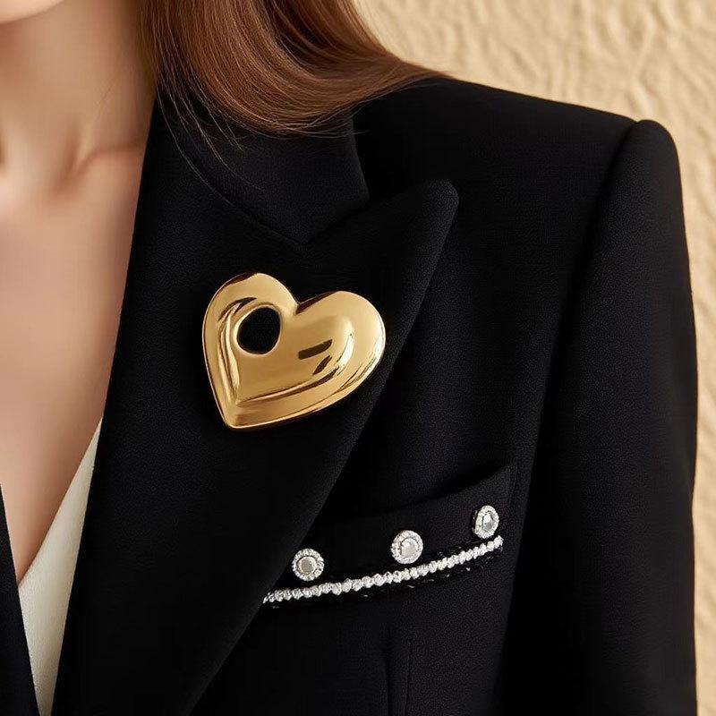 Metal Glossy Hollow Love Brooch Niche Light Luxury High-End Stainless Steel Pin Blazer Accessories