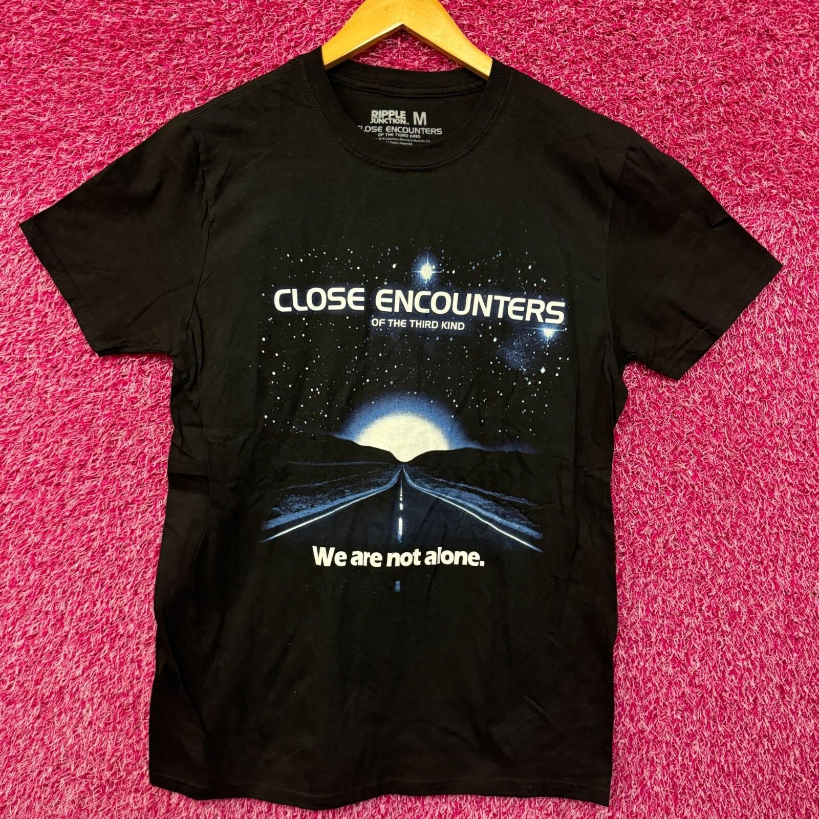 Close Encounters of the Third Kind We Are Not Alone Tee M XL