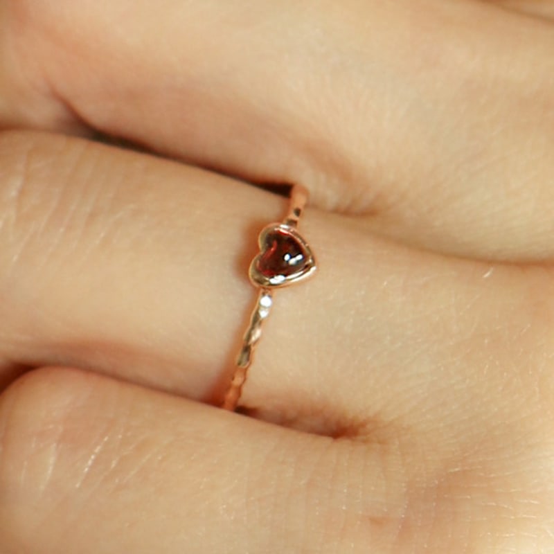 UNI.J Heart Garnet Rose Gold Ring Ir260