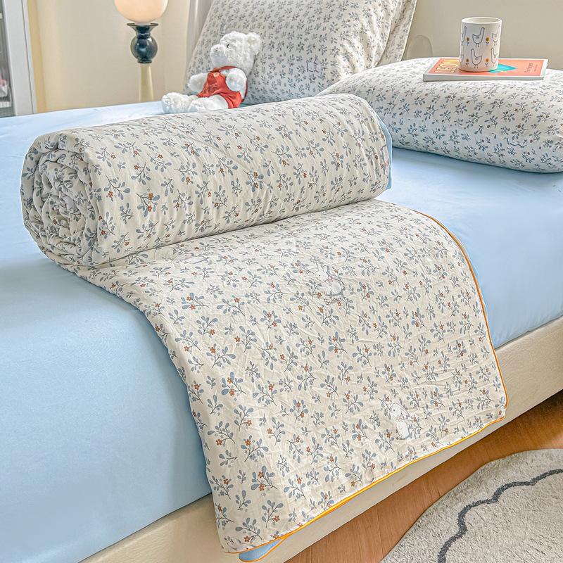 Double Layer Gauze Summer Quilt: Soft, Machine Washable, Class A for Mother and Baby