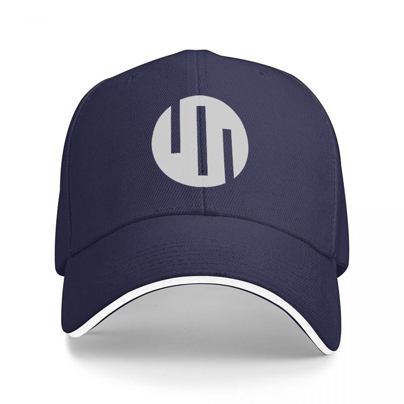 FN-logotyp Svart Basebollkeps med Vit Kant och Minimalistisk Design för Urban Streetwear-stil och Vardagsbruk