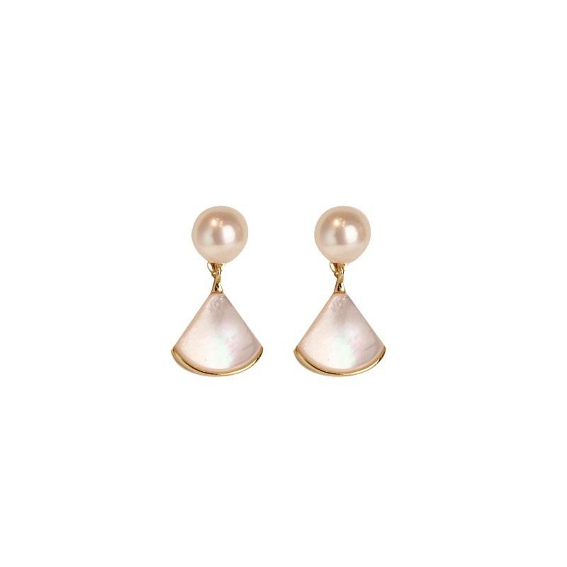 Fan-shaped Pearl Earrings, Niche Design Sense, Fashionable and Simple Stud Earrings, Women's Earrings.