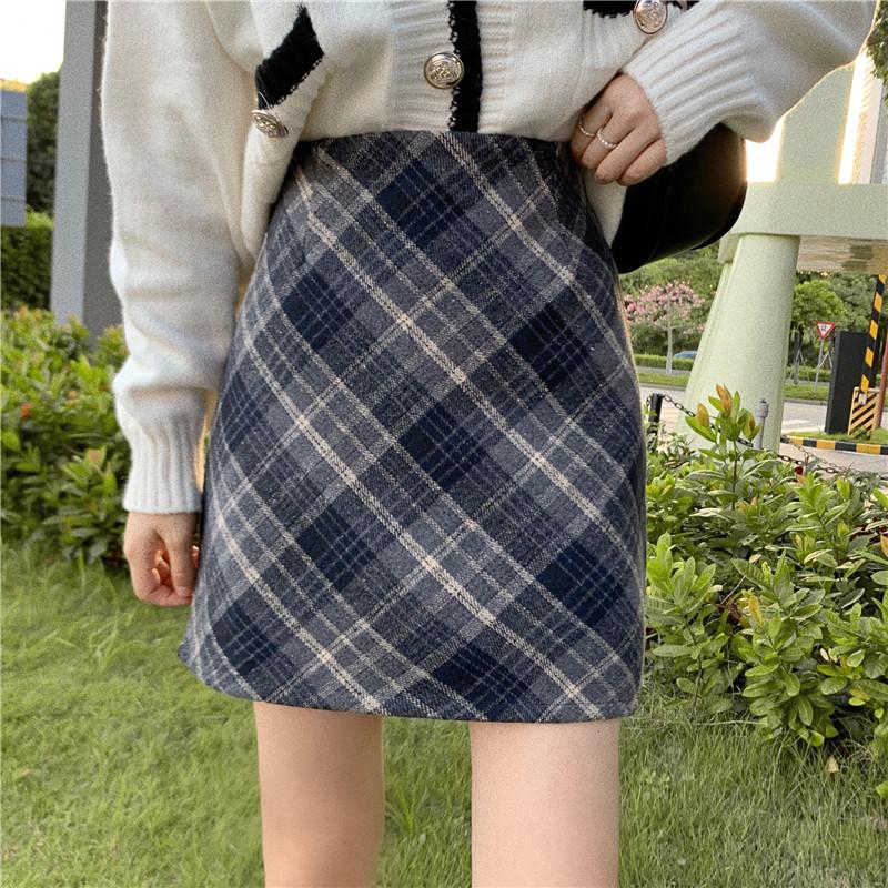 

Plus Size Women s Retro Plaid Wool A-Line Midi Skirt - High-Waisted, Warm, Korean Style for Autumn/Winter 4XL