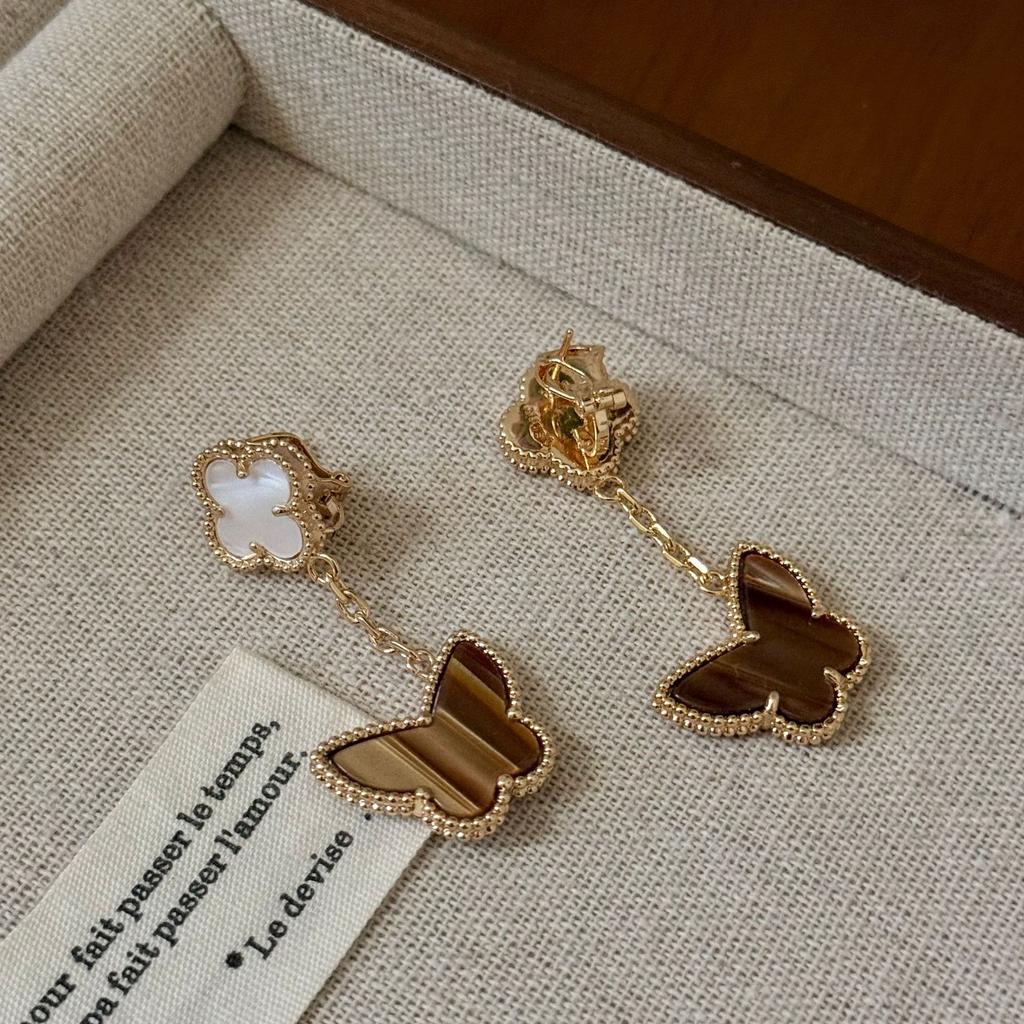 Pendientes de Botón de Nácar Natural de Trébol de Cuatro Hojas con Colgante de Mariposa y Diseño de Borla Pendientes Elegantes, Delicados y Versátiles para Mujer