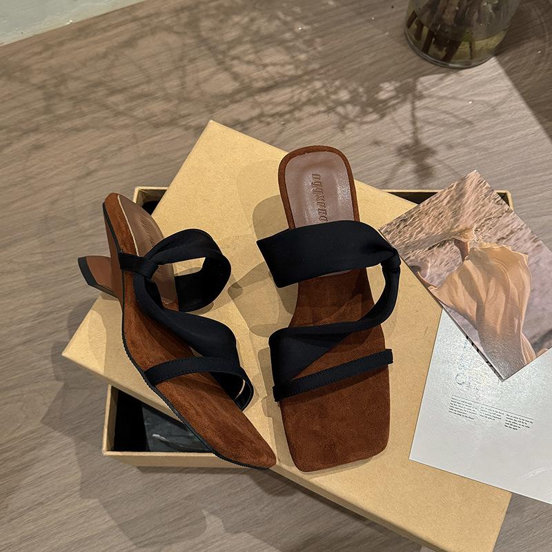 Cool Slippers Women's Summer New Outer Wear Fashion Beautiful Word with Temperament Thick Heel Sandals