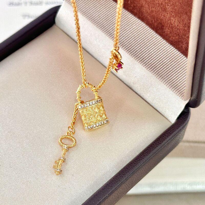 Elegant Lock Pendant Necklace Women Minimalist Choker Chain With Heart Motif Fashionable Style Jewelry Gold