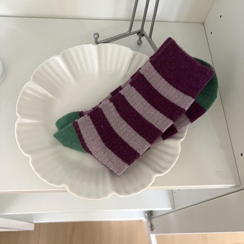 

Korean Style Mid-Calf Striped Wool Socks - Warm, Thick, Color-Block for Autumn & Winter One Size фіолетовий