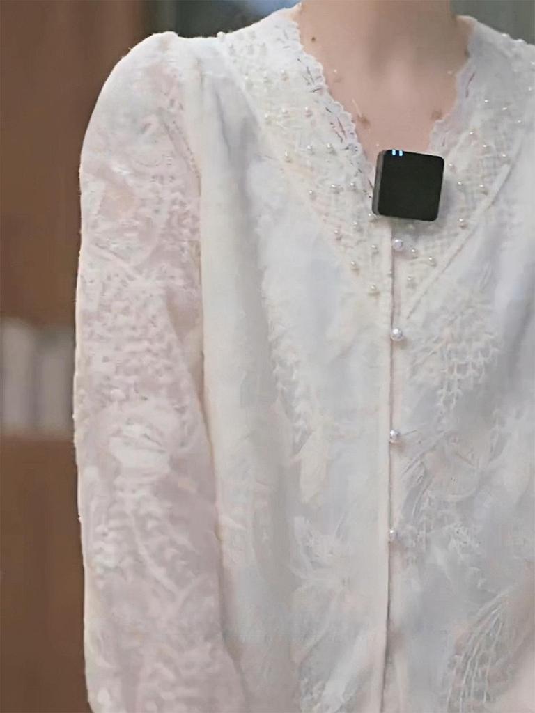 Spring 2025 French Style V-Neck Lace Top - Slimming, Age-Reducing, Gentle Innerwear.