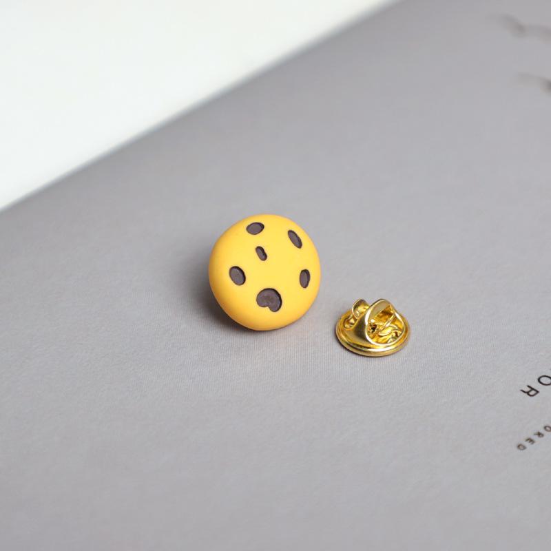 1PC Persönlichkeit Kreative Nette Mini Toast Brot Dessert Harz Brosche Kinder Kleidung Schuhe Tasche Rucksack DIY Decor Zubehör